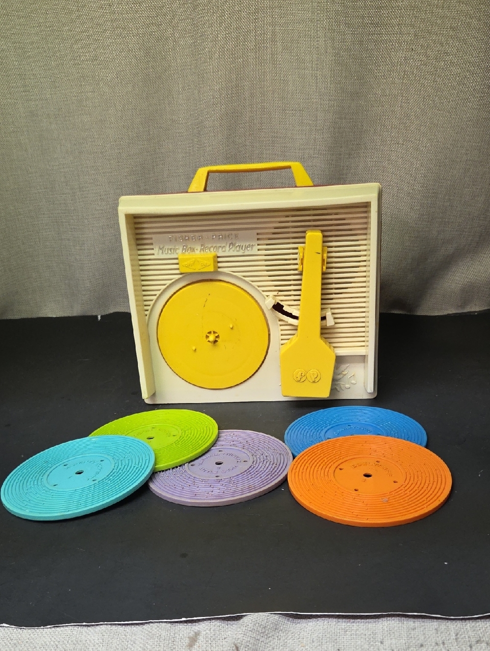 Fisher Price 1971 Vintage Record Player With 5 Discs Tested Works #995 (set R)